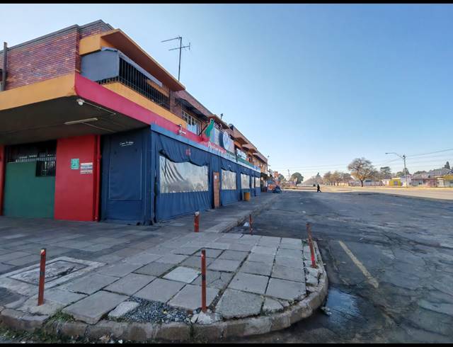 2,368M² BUSINESS CENTRE FOR SALE IN THREE RIVERS